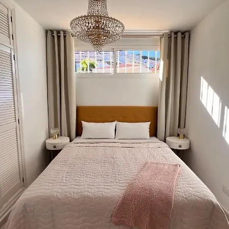 Crystal Chill , South Tenerife * Costa Adeje (Tenerife)