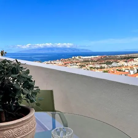 Crystal Chill , South Tenerife 아데제
